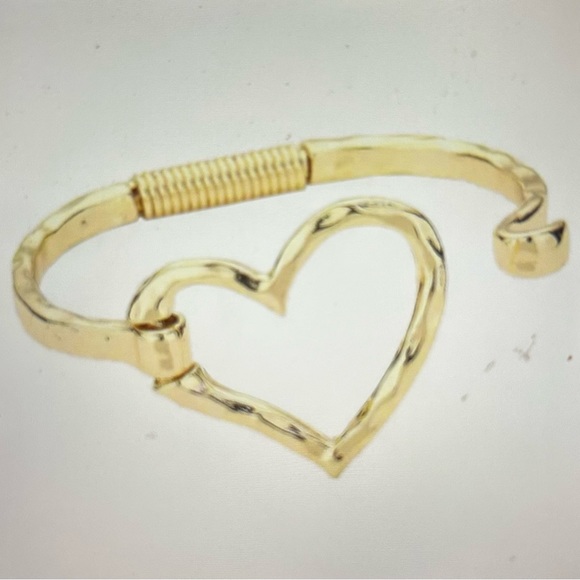 Open Metal Heart Hook Bracelet - Picture 2 of 3